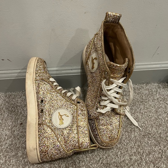 Louis Vuitton sneakers with a pop of sparkle. - Picture 4 of 6